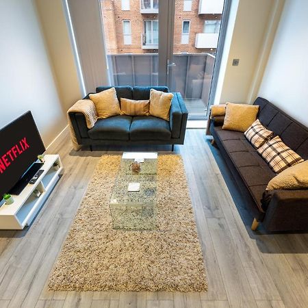 Lovely 4-Sleeper Apartment In Central Slough With Free Parking Екстериор снимка
