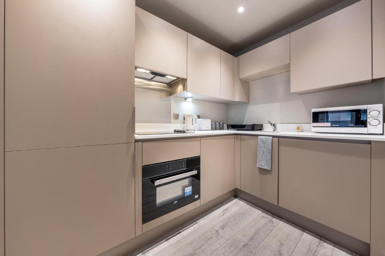 Lovely 4-Sleeper Apartment In Central Slough With Free Parking Екстериор снимка